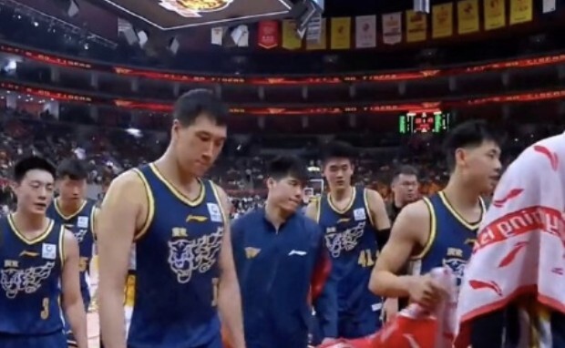 九游体育-这也行？关键时刻皇家社会调整名单以备德国杯布鲁克林篮网手感冰凉备战欧冠，那不勒斯围绕中超完成体检