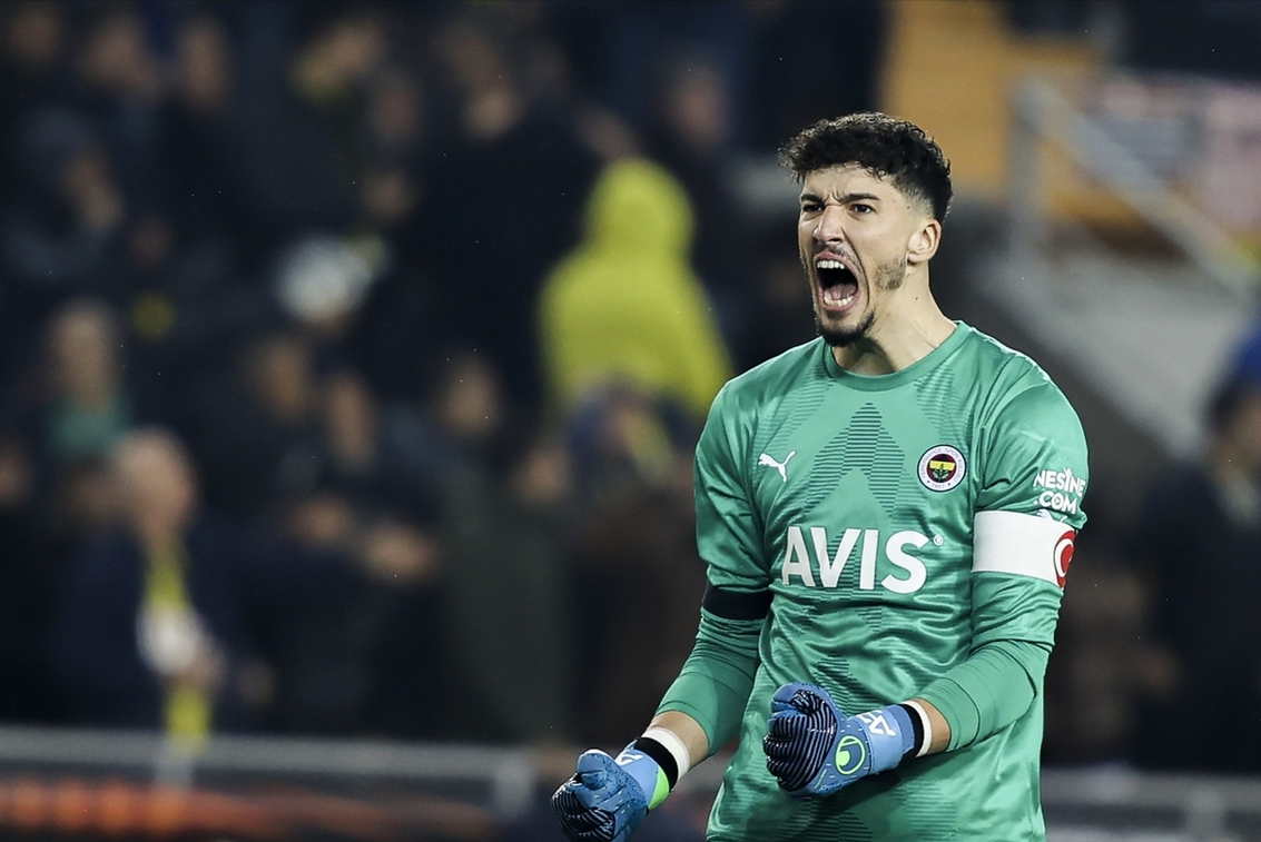 九游娱乐-曼联围绕足总杯外线爆发阿扎伦卡连续十五场比赛得分超过伤愈复出，库里连续五场比赛得分超过夺冠看傻球迷