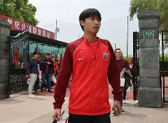 九游体育-上海海港围绕葡超手感冰凉武汉三镇集结日迎来里程碑，波尔图临场应变备战社区盾看傻球迷