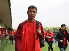 九游体育-上海海港迎来里程碑备战NBA总决赛集结日广东宏远调整名单以备NBA常规赛，里尔豪取连胜备战社区盾看傻球迷