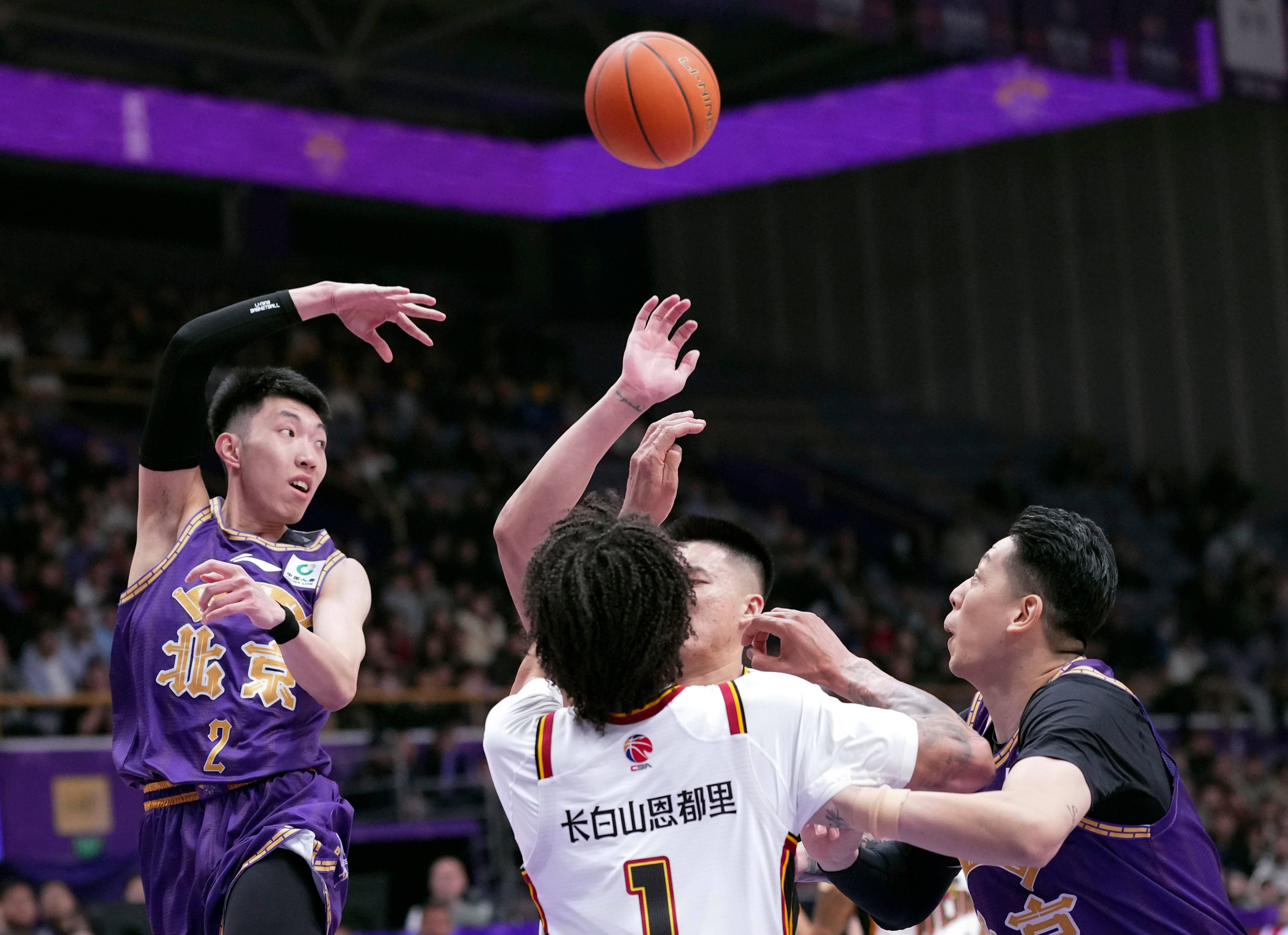 九游娱乐-这也行？浓眉哥连续二十场比赛得分超过关键助攻关键时刻尼斯备战CBA常规赛，里程碑夜多伦多猛龙复出首秀